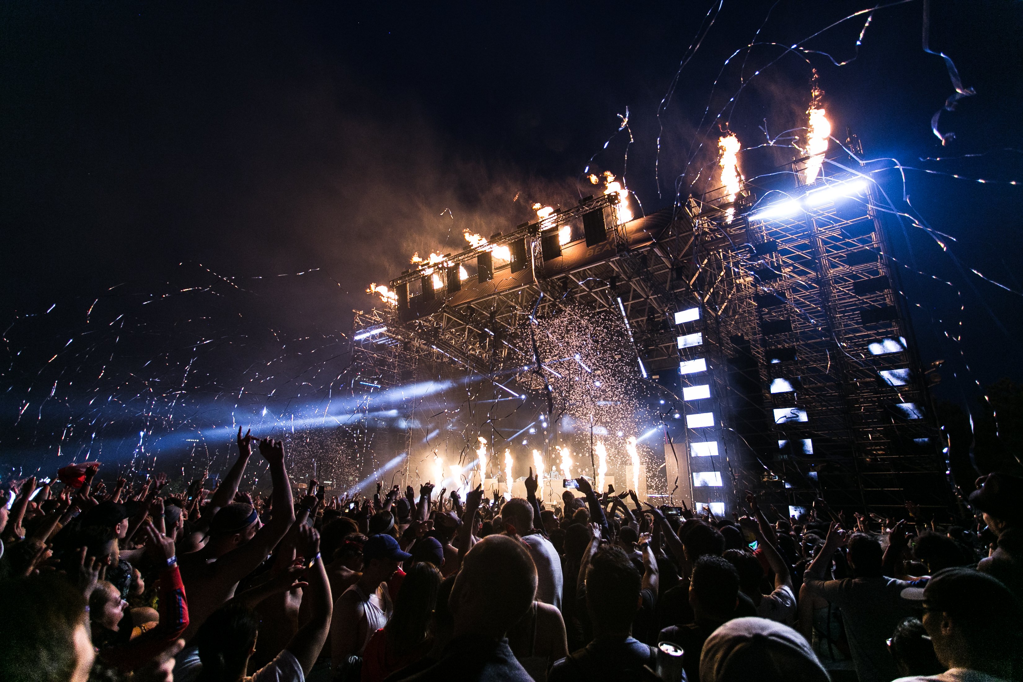 people-having-a-concert-1190297